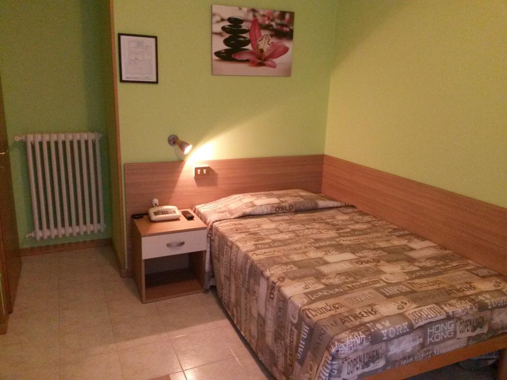 Albergo Esperia Tabiano Terme 객실 사진